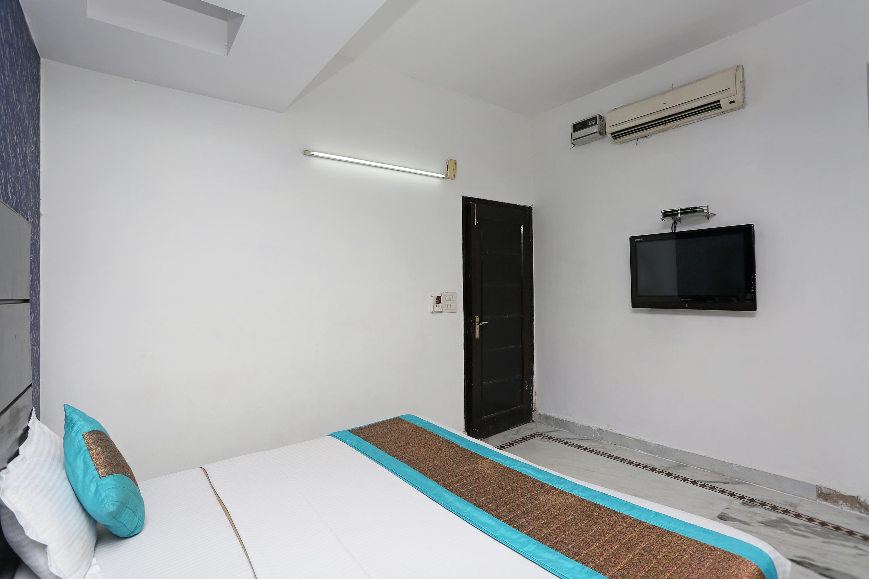Oyo 337 Hotel Anand Делхи Екстериор снимка