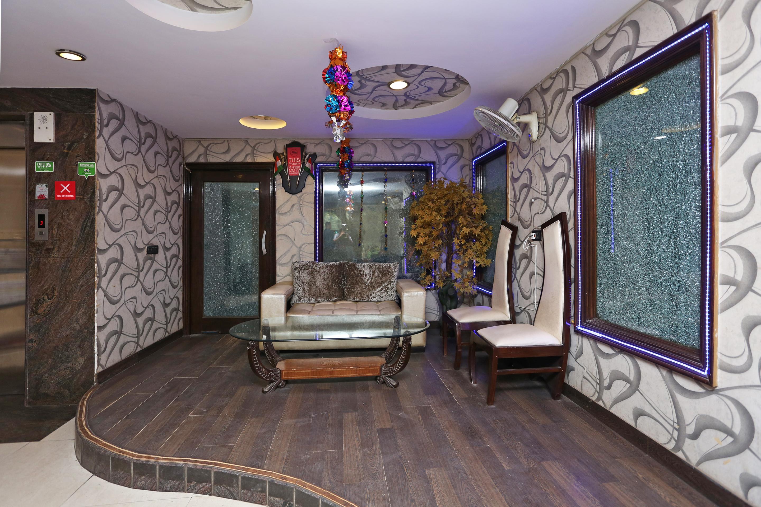 Oyo 337 Hotel Anand Делхи Екстериор снимка