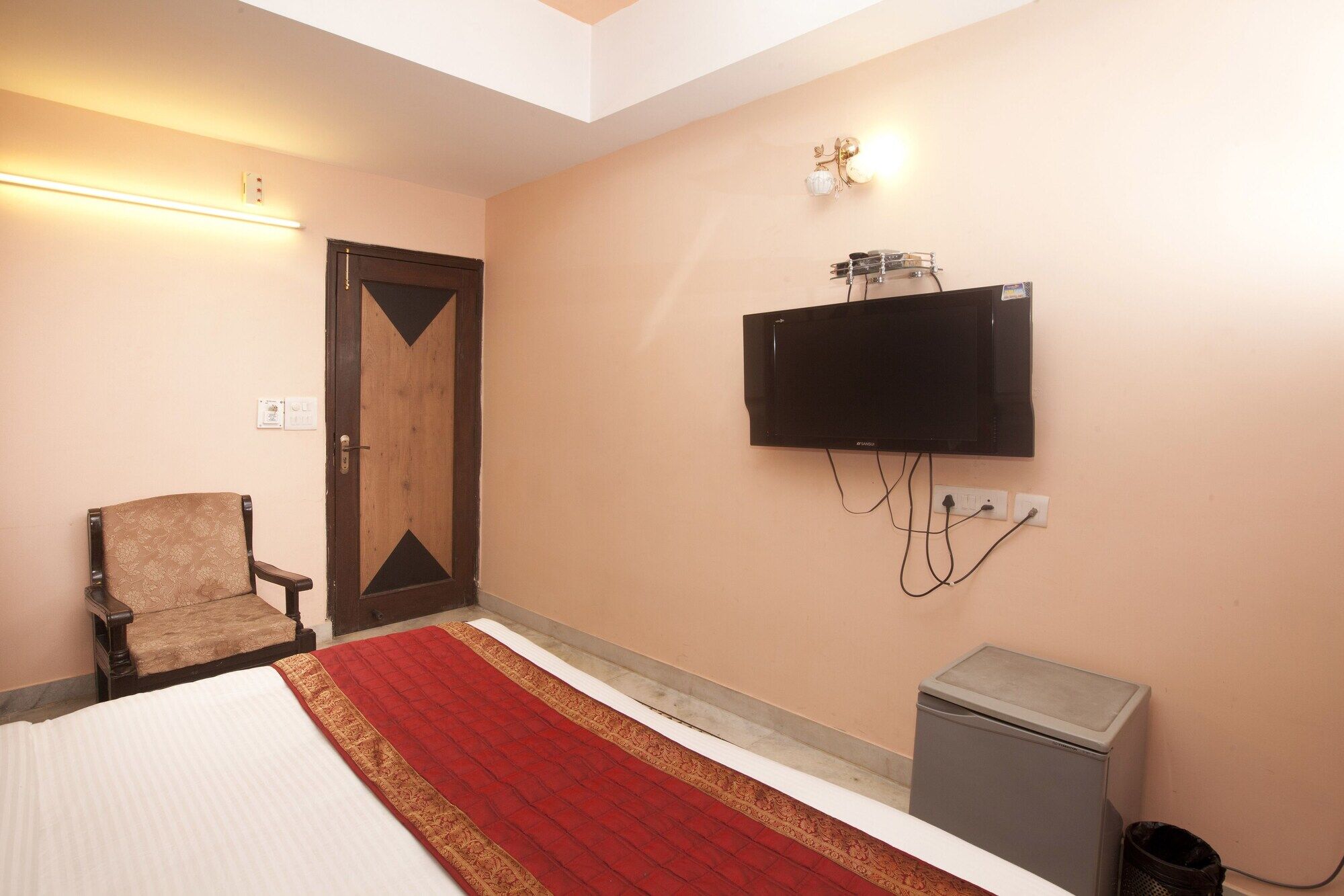 Oyo 337 Hotel Anand Делхи Екстериор снимка