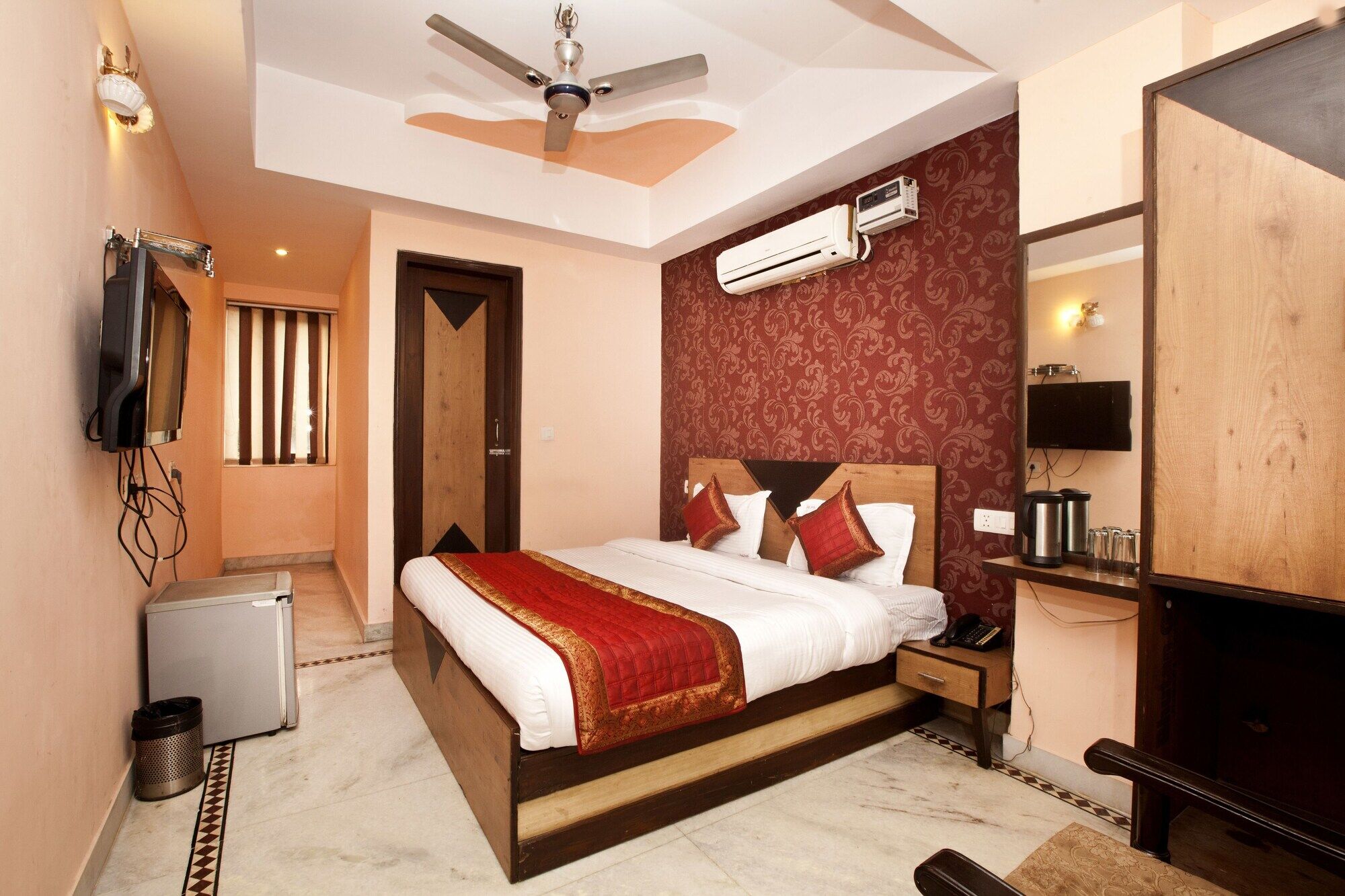 Oyo 337 Hotel Anand Делхи Екстериор снимка
