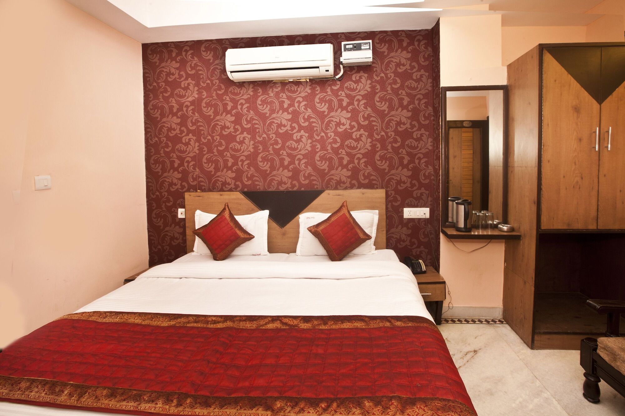 Oyo 337 Hotel Anand Делхи Екстериор снимка