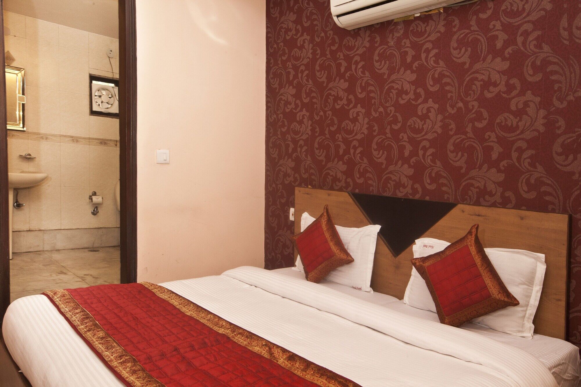 Oyo 337 Hotel Anand Делхи Екстериор снимка